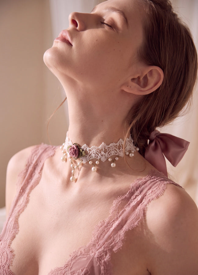 Romantic Choker