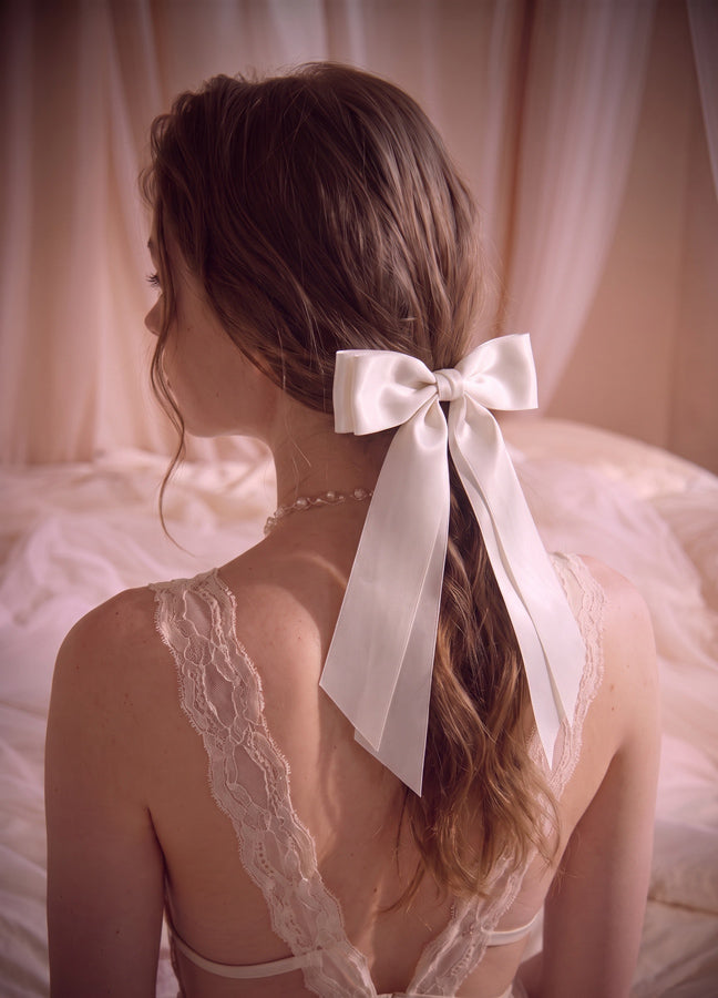 Dreamy Bow Clip