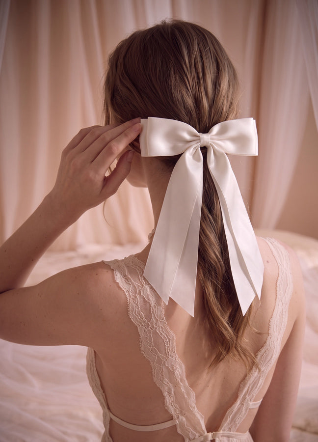 Dreamy Bow Clip